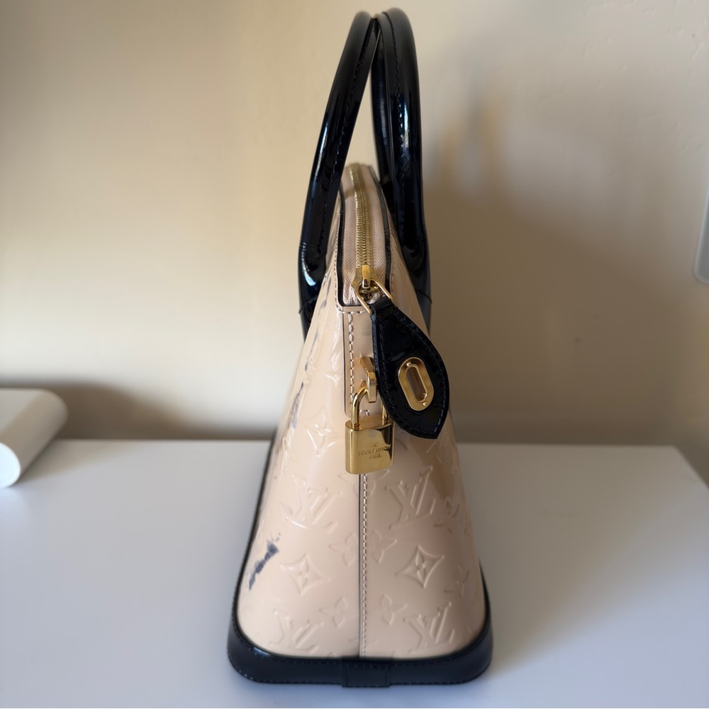 ❤️ AUTHENTIC Louis Vuitton Lockit Beige and Black Vernis Patent Leather LV - Picture 3 of 15
